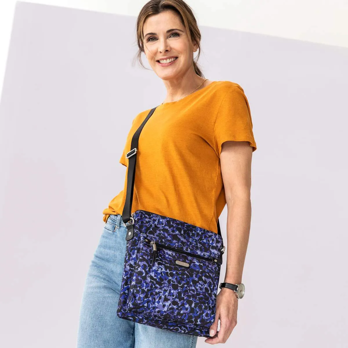 Baggallini Go Bagg With RFID Phone Wristlet