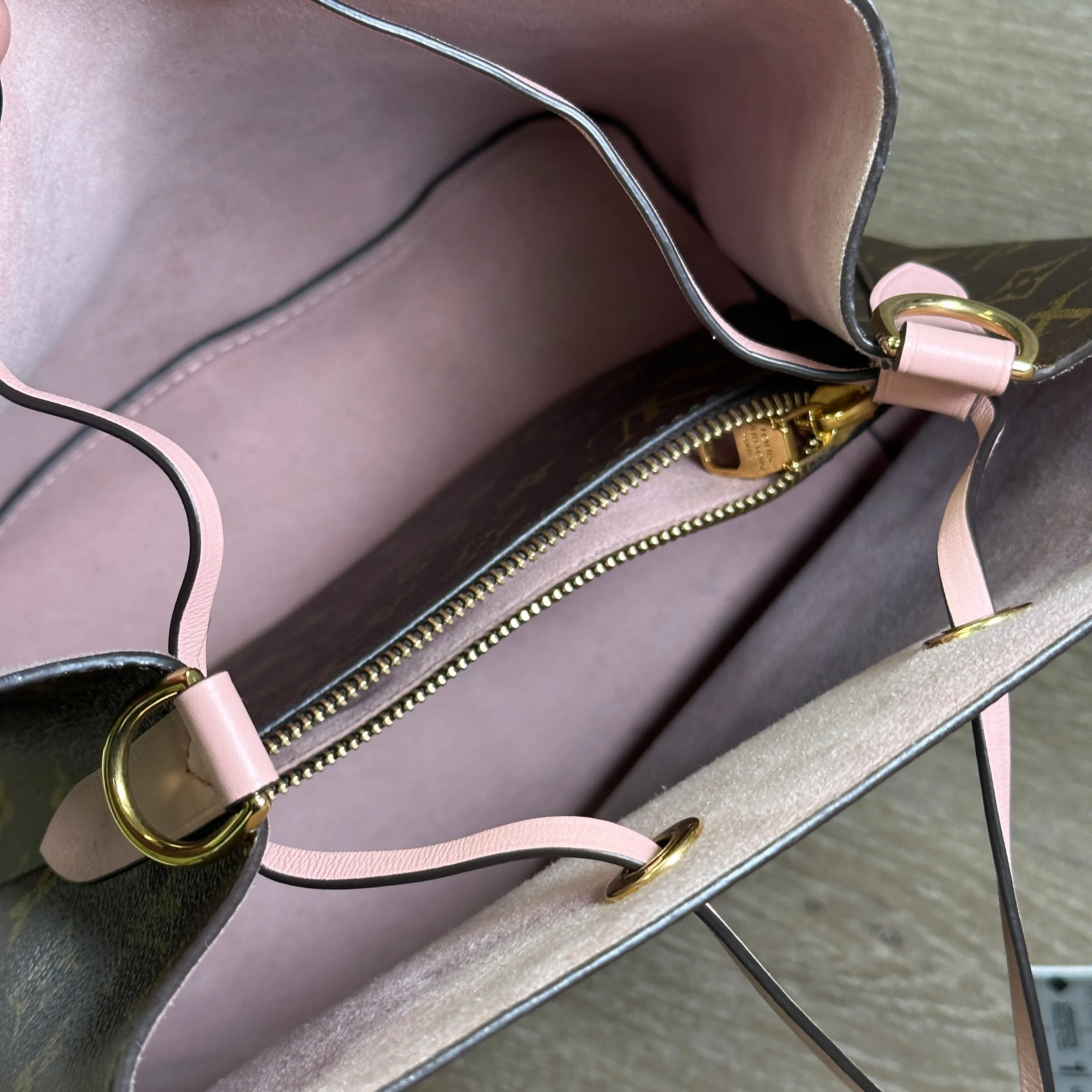 Louis Vuitton NéoNoé Monogram - Rose Poudre
