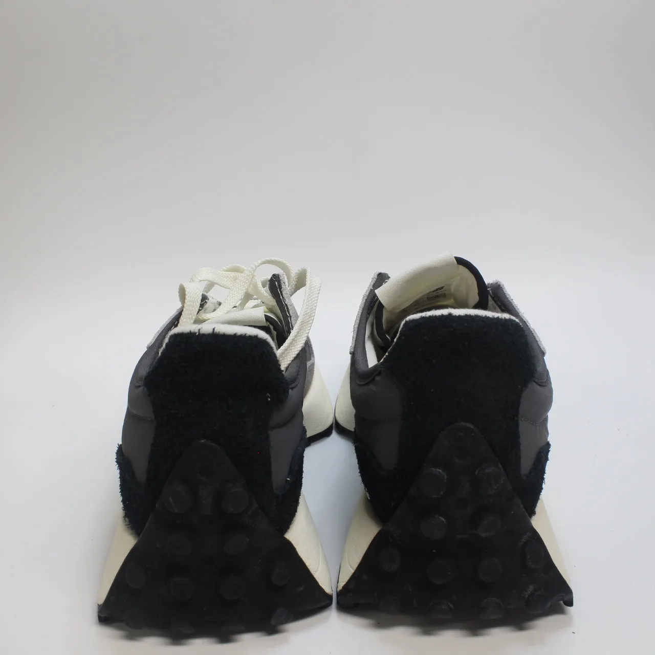 New Balance 327 Trainers Magnet