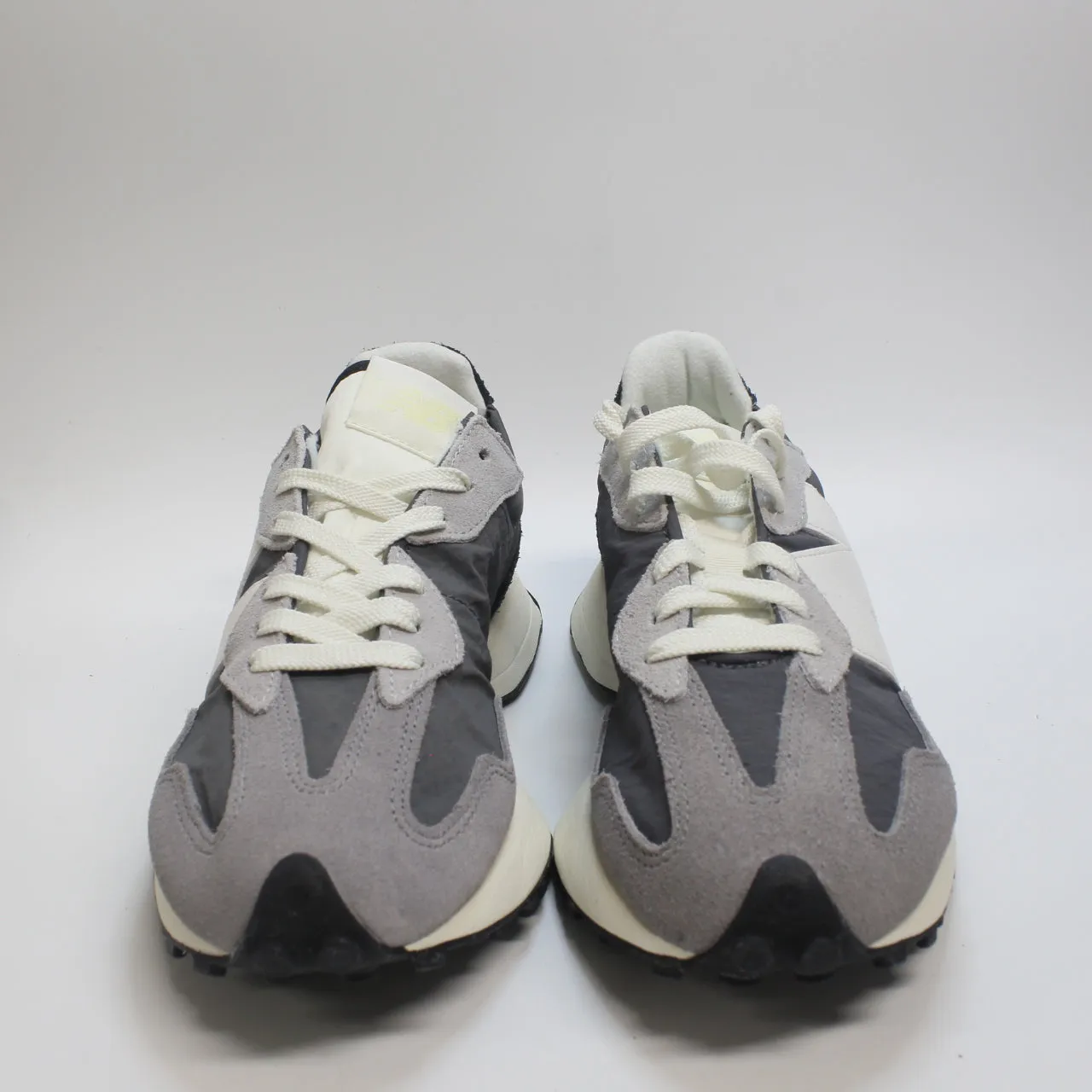New Balance 327 Trainers Magnet
