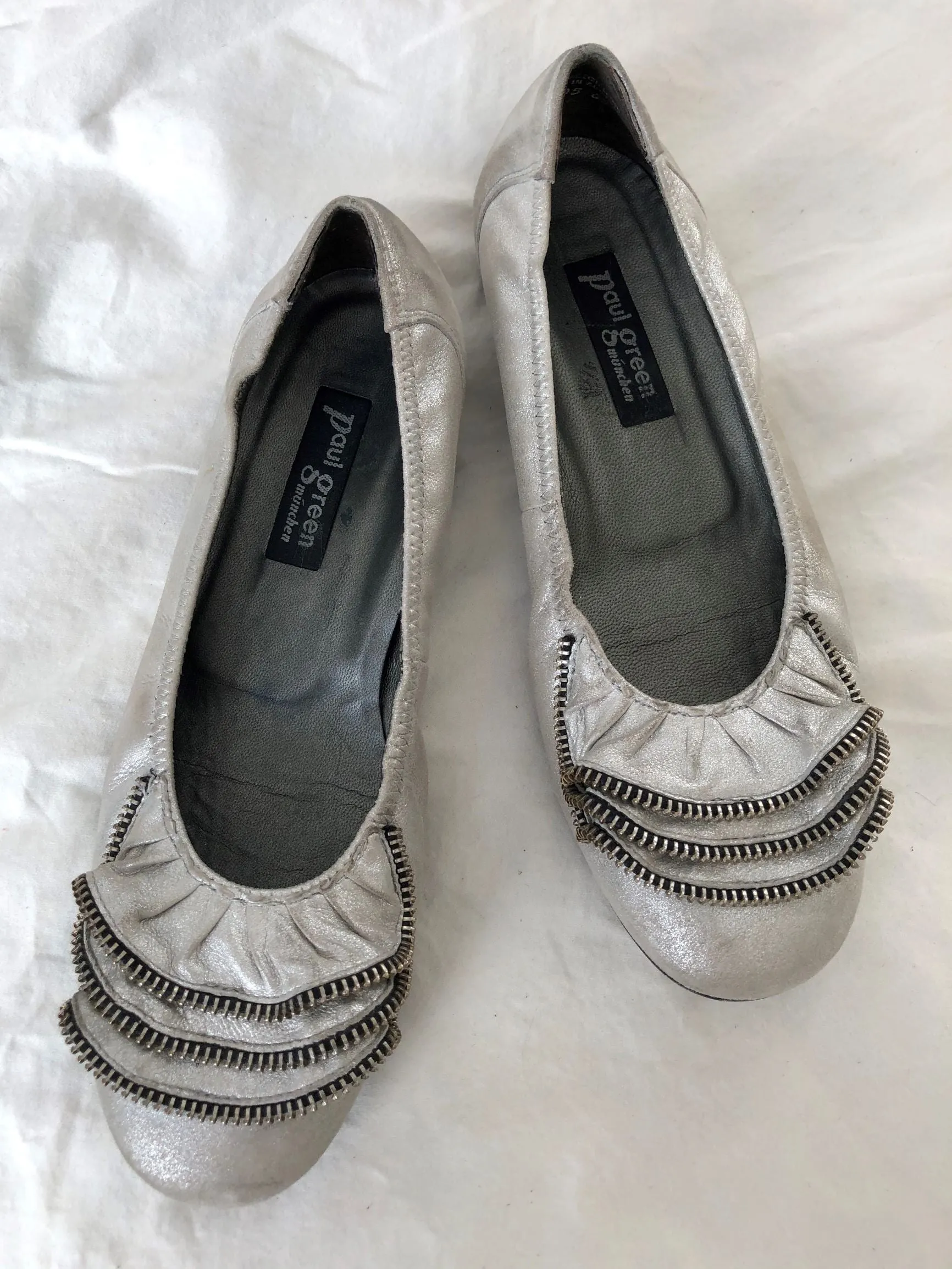 Paul Green Size 7.5 Epic Silver Zipper Flats