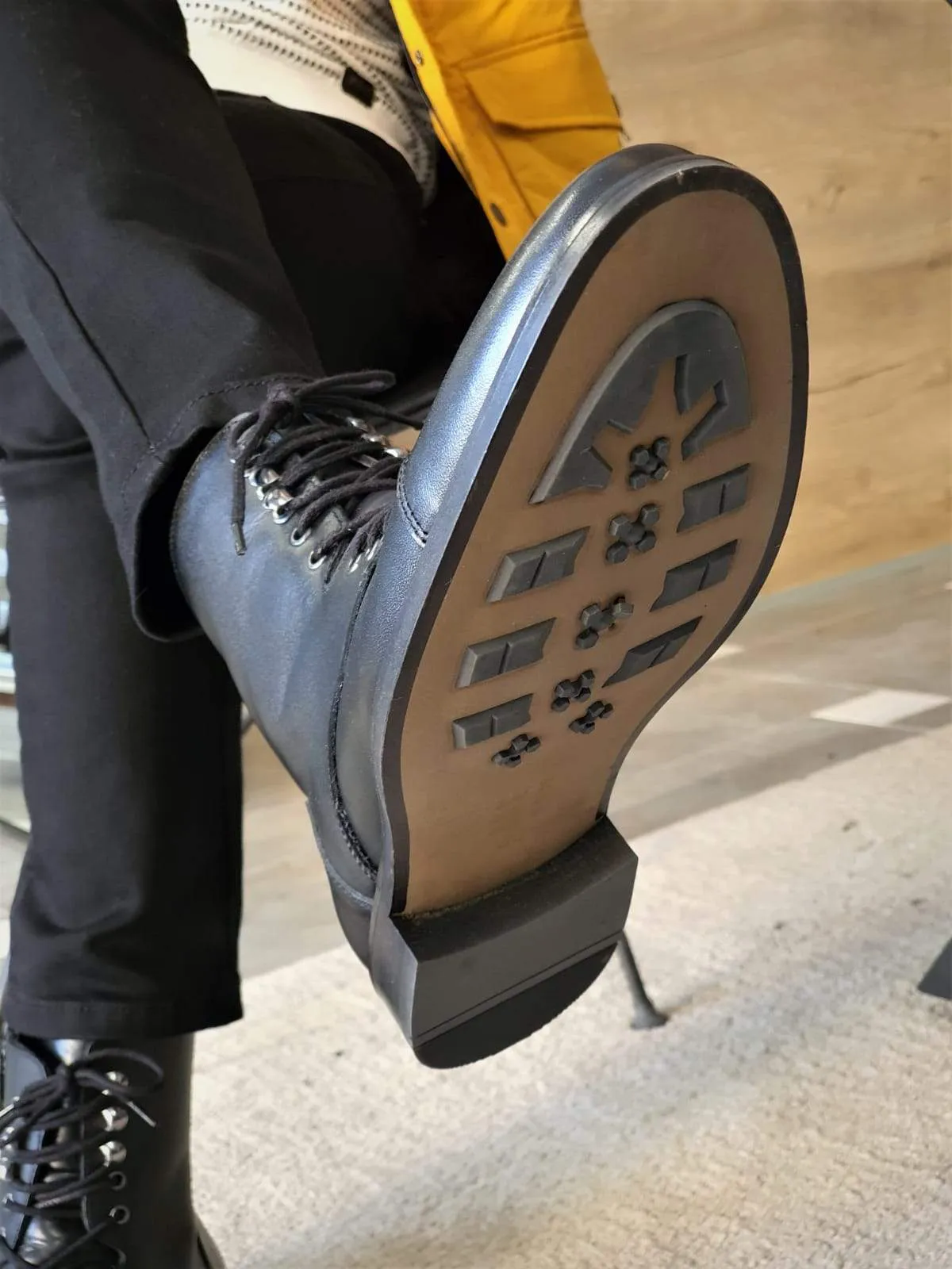 Spiez Black Boots