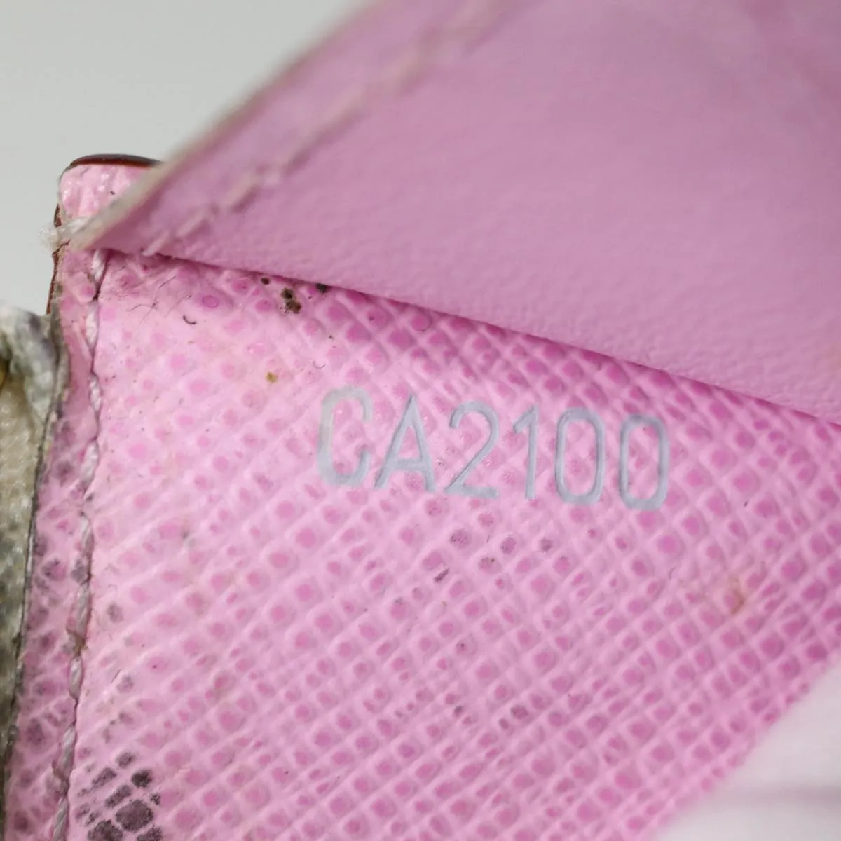 Trendy Inspired Louis Vuitton Multicolor Pochette Cles Nm Coin Purse White M93734 Lv Auth 88038