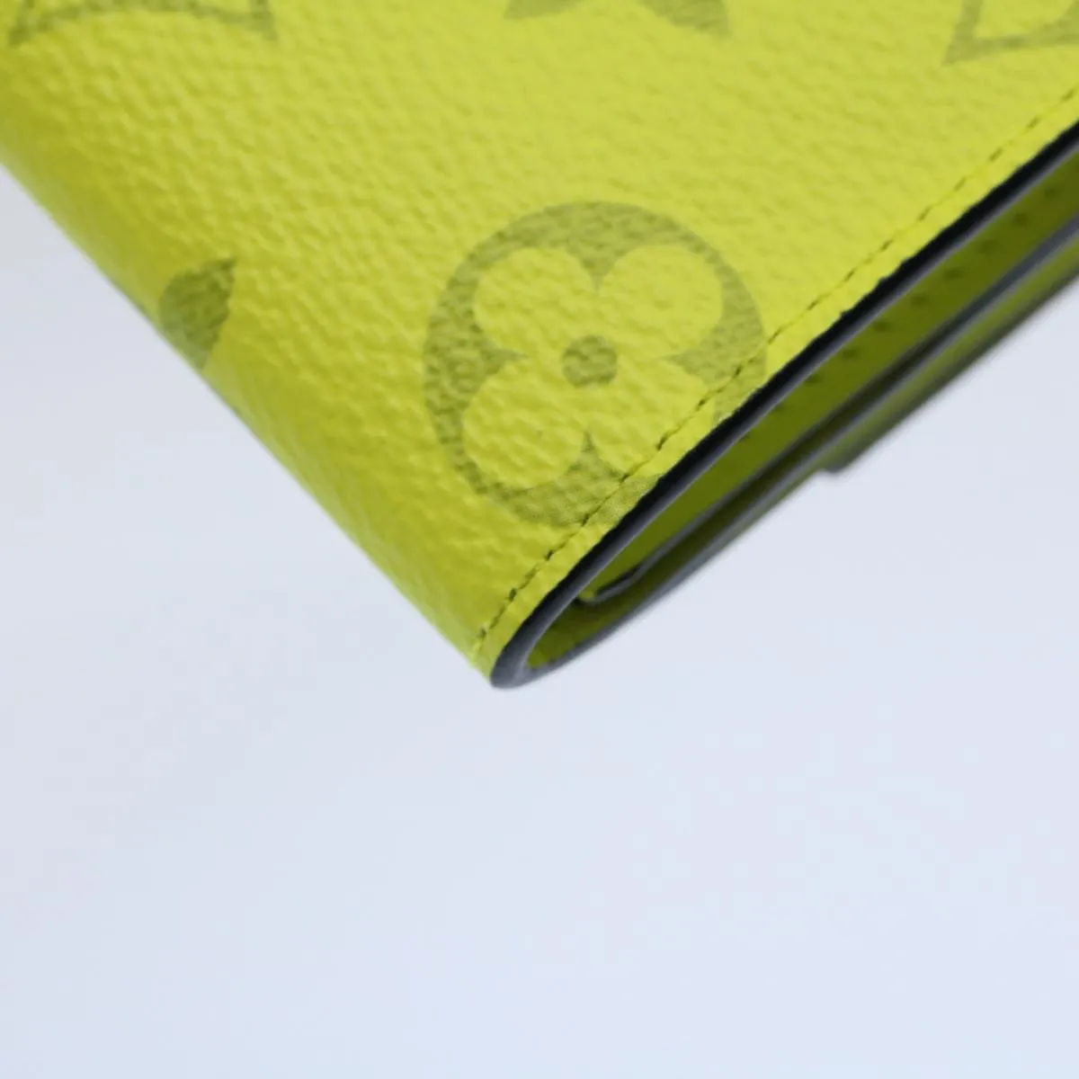 Trendy Inspired Louis Vuitton Taigalama Discovery Compact Wallet Jaune M67629 Lv Auth Ac2214