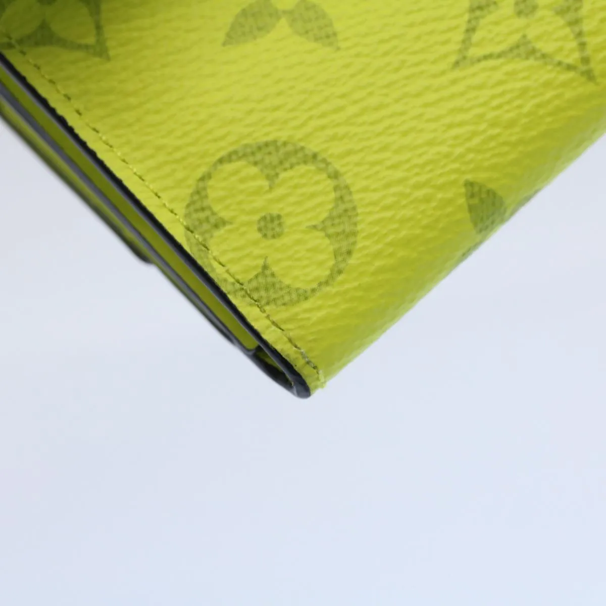 Trendy Inspired Louis Vuitton Taigalama Discovery Compact Wallet Jaune M67629 Lv Auth Ac2214