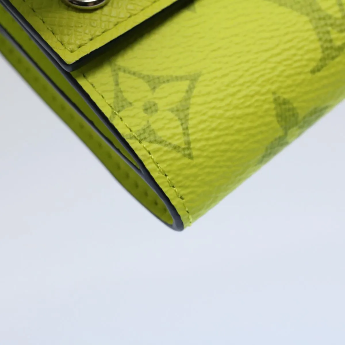 Trendy Inspired Louis Vuitton Taigalama Discovery Compact Wallet Jaune M67629 Lv Auth Ac2214