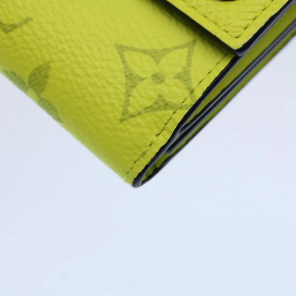 Trendy Inspired Louis Vuitton Taigalama Discovery Compact Wallet Jaune M67629 Lv Auth Ac2214