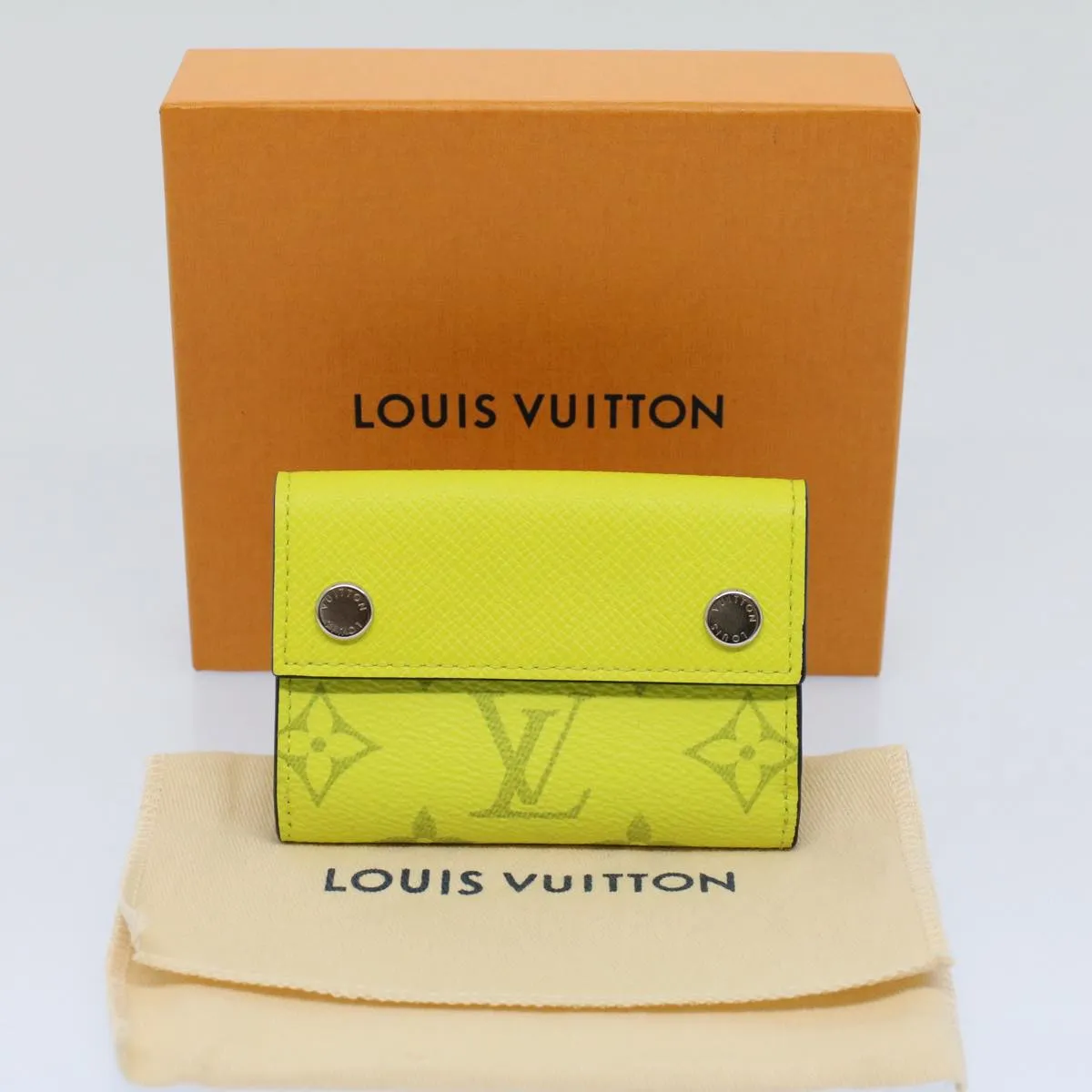 Trendy Inspired Louis Vuitton Taigalama Discovery Compact Wallet Jaune M67629 Lv Auth Ac2214